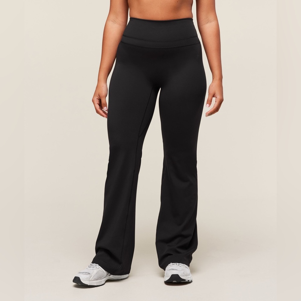 GYMSHARK WHITNEY FLARED LEGGINGS SHORT Black High-Waist Flare Leggings
